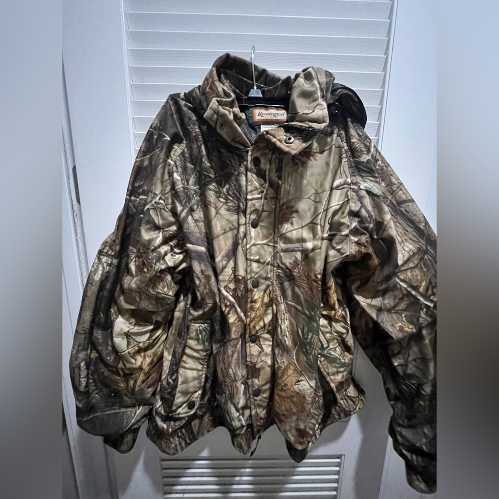 Remington Outdoor Men’s oversized camo jacket